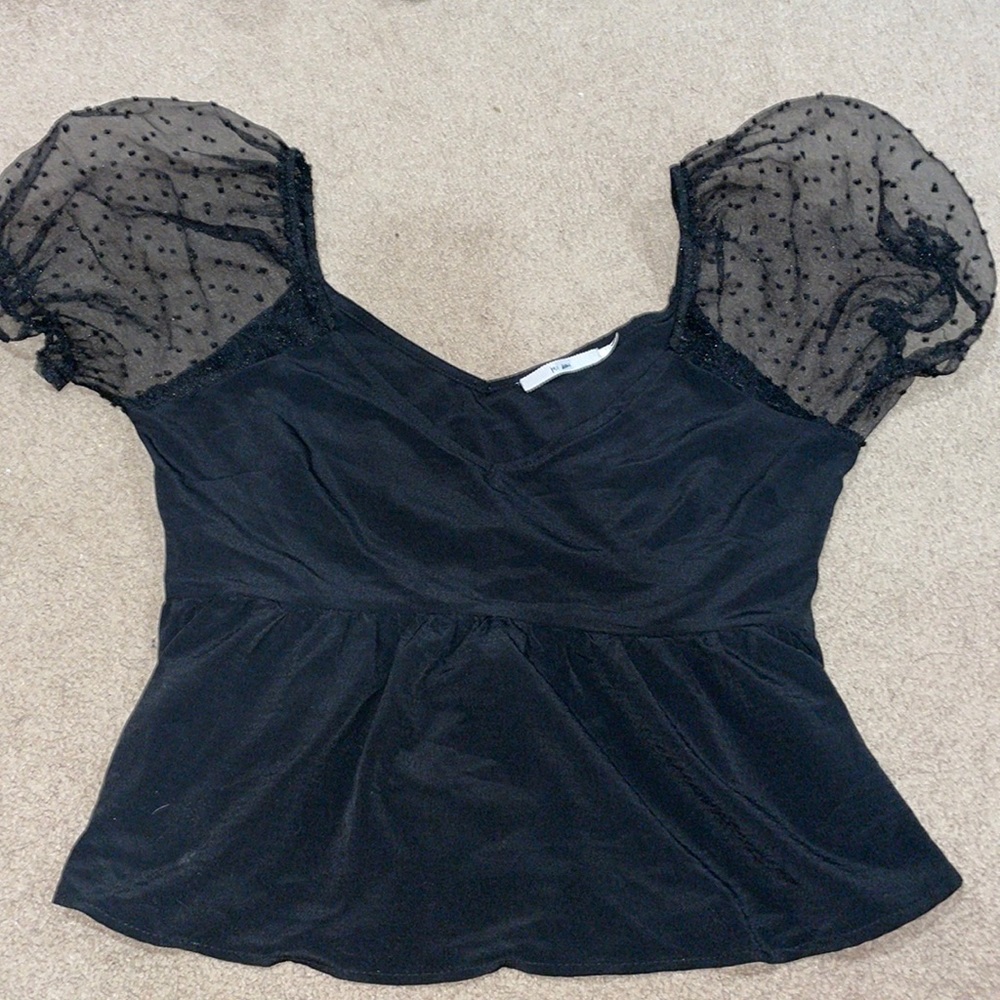 Black puff sleeve top